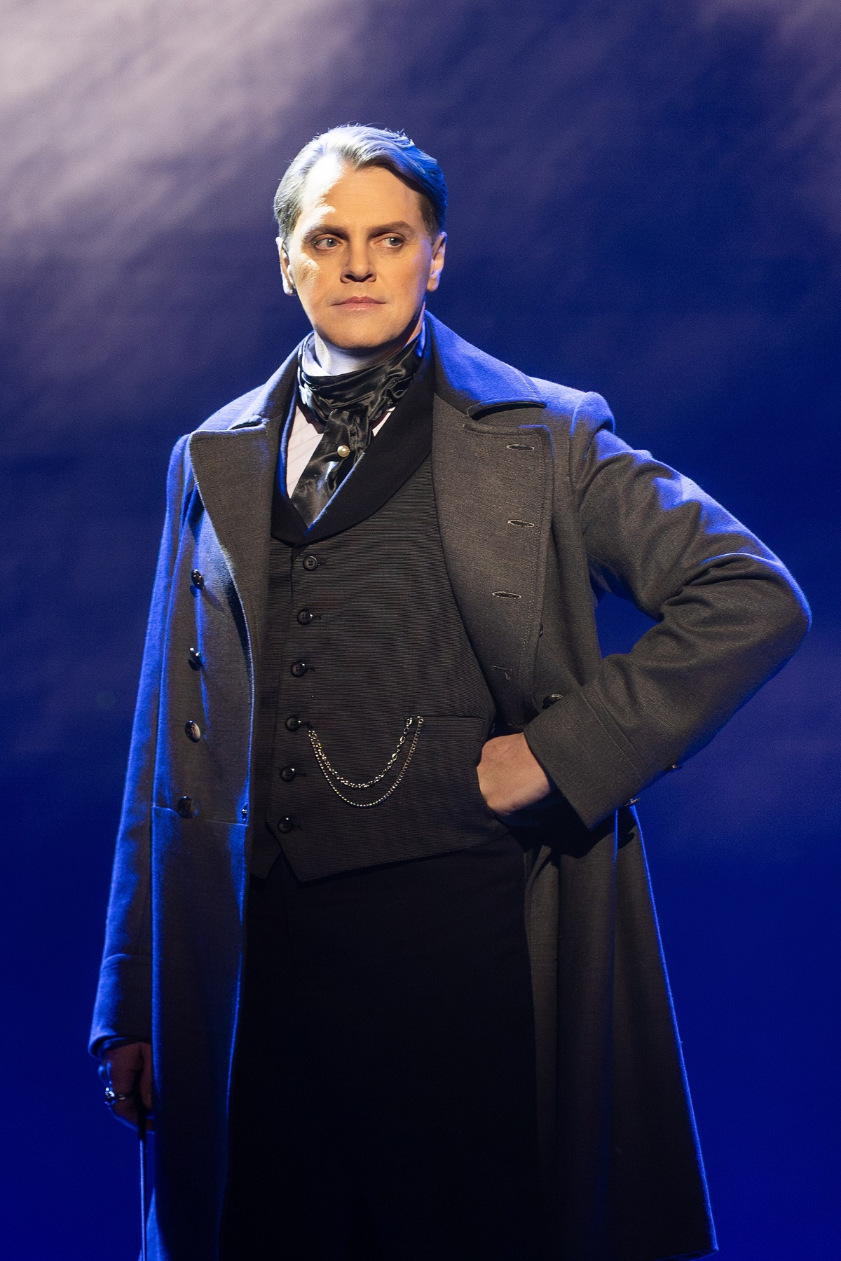 Иван Ожогин в спектакле "Хищники" Иван Ожогин в спектакле "Хищники"